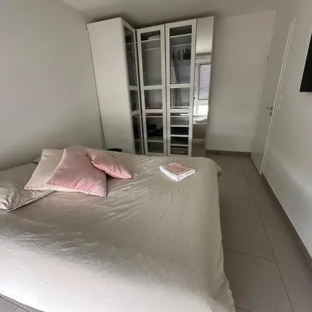 Cosy Apartment Cenon